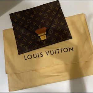 Louis Vuitton Poches Plates Clutch